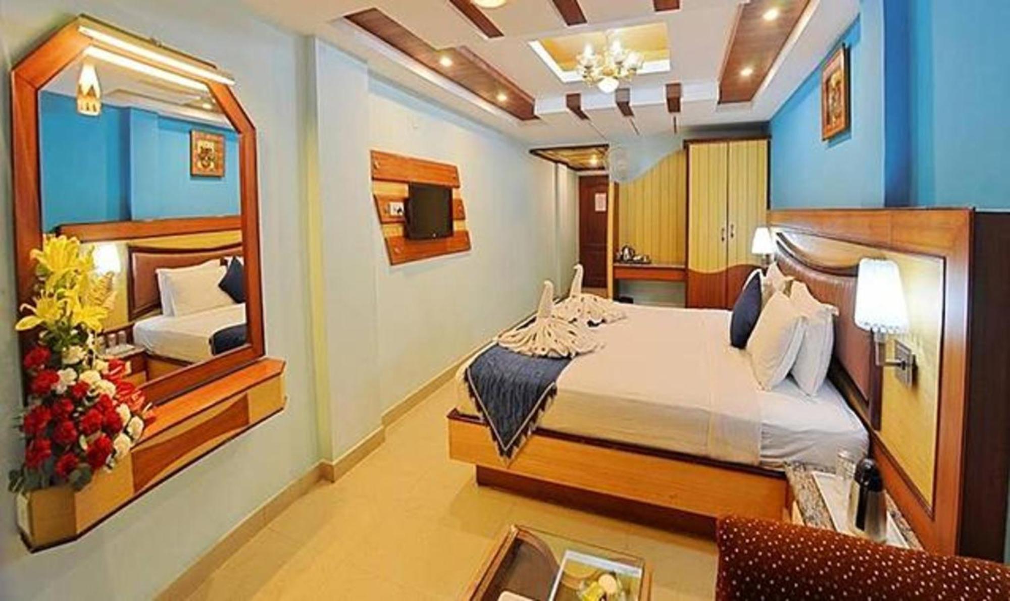 Ponmariresidency Hotel Ooty Kültér fotó