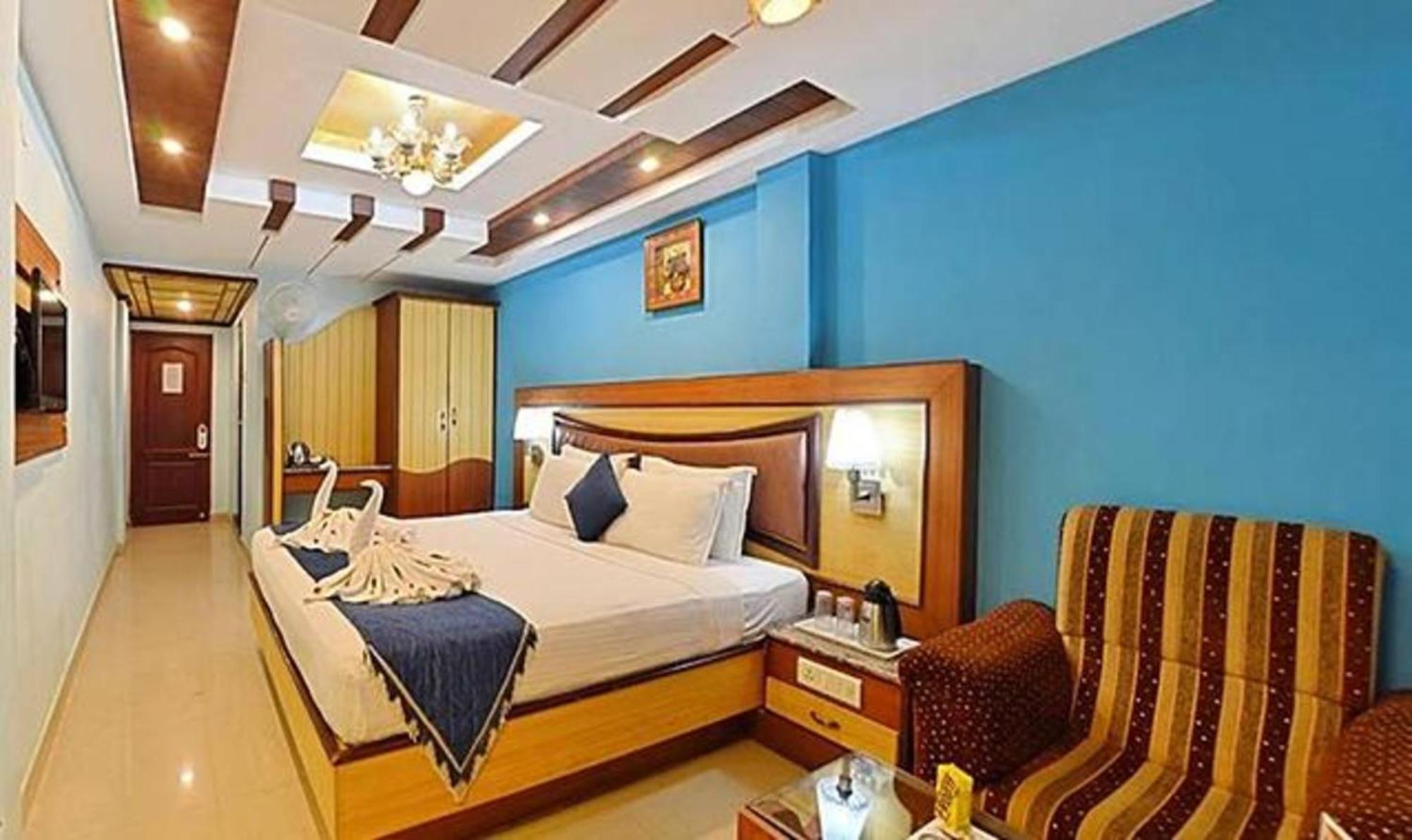 Ponmariresidency Hotel Ooty Kültér fotó