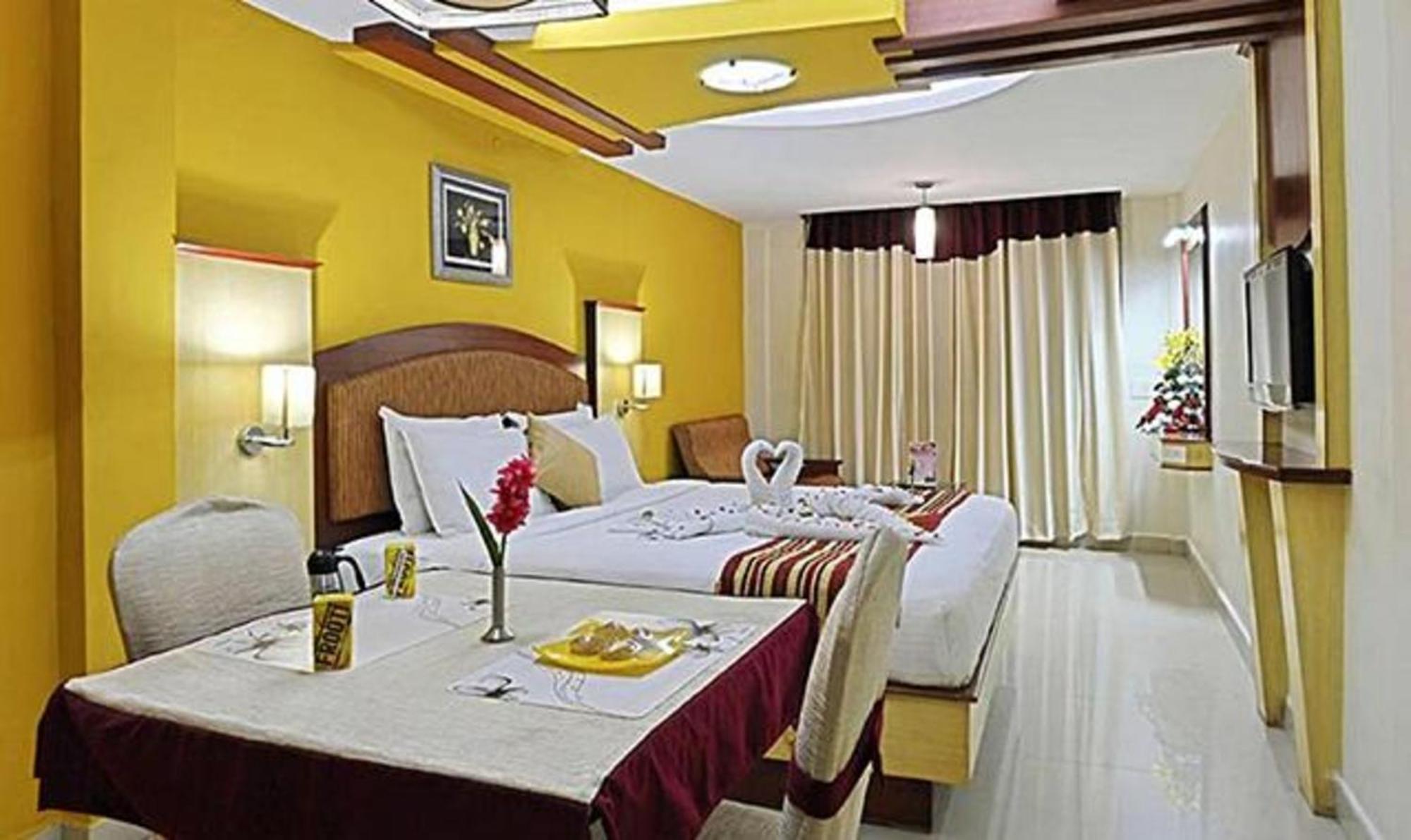 Ponmariresidency Hotel Ooty Kültér fotó
