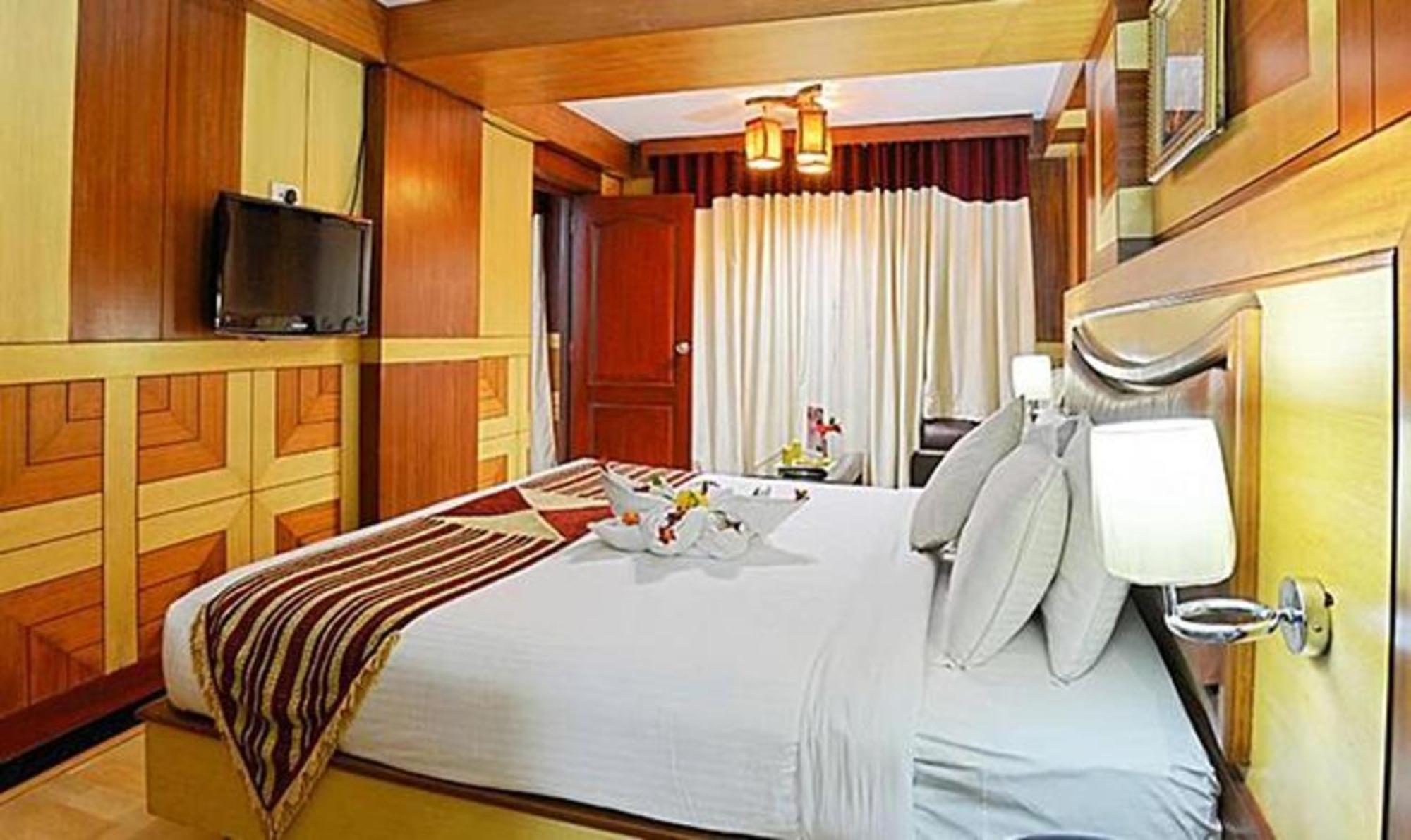 Ponmariresidency Hotel Ooty Kültér fotó