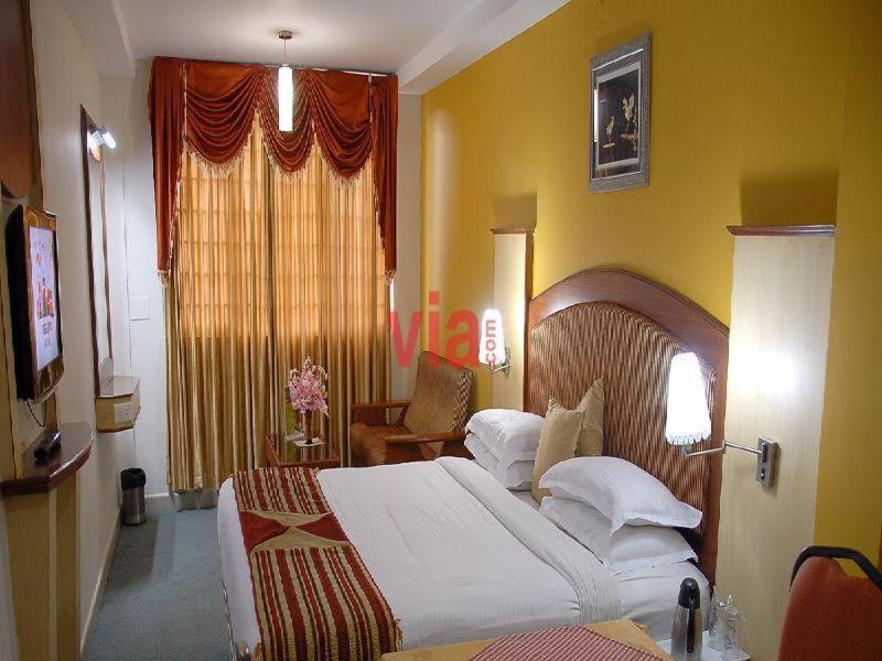 Ponmariresidency Hotel Ooty Kültér fotó