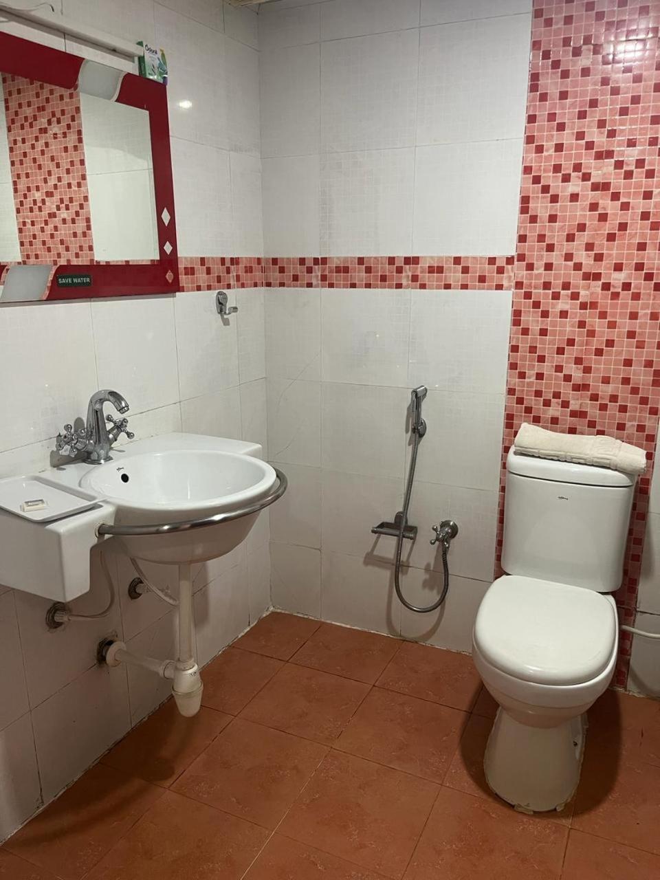 Ponmariresidency Hotel Ooty Kültér fotó