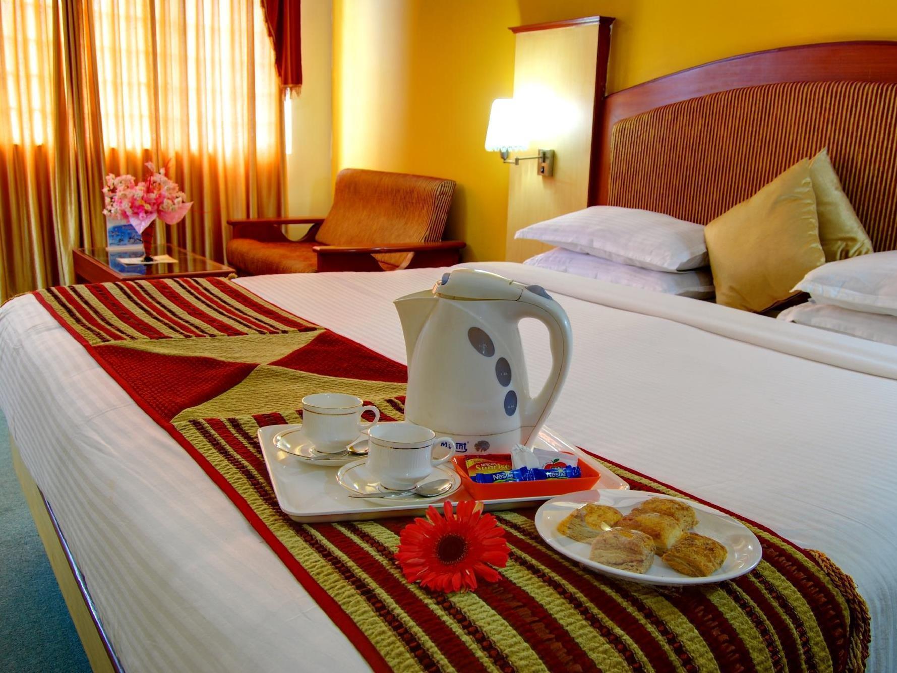 Ponmariresidency Hotel Ooty Kültér fotó