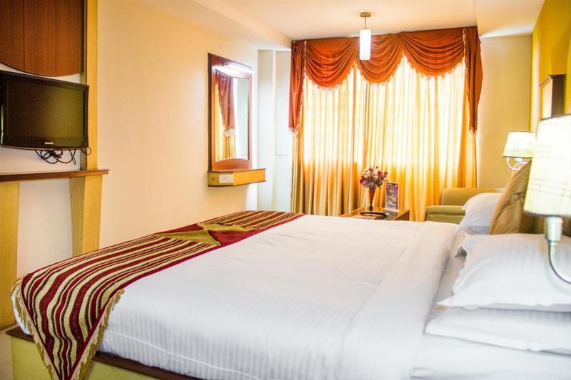 Ponmariresidency Hotel Ooty Kültér fotó