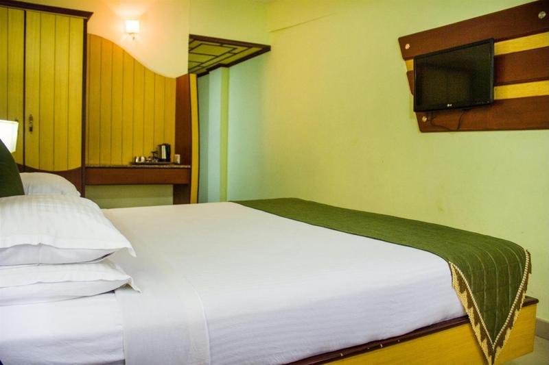 Ponmariresidency Hotel Ooty Kültér fotó