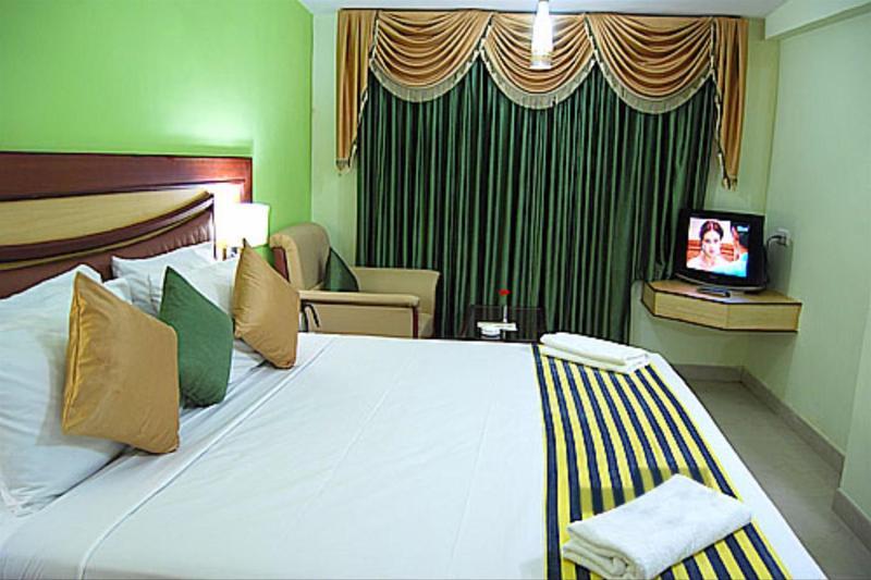 Ponmariresidency Hotel Ooty Kültér fotó