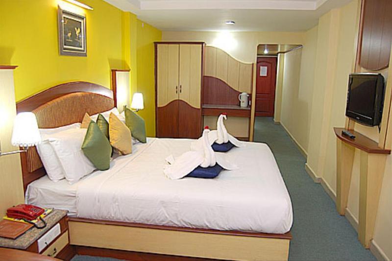 Ponmariresidency Hotel Ooty Kültér fotó